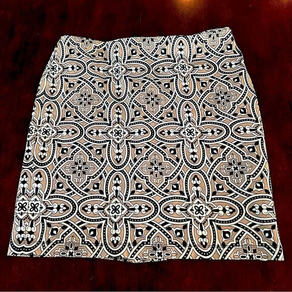 J. McLaughlin Geometric print, pencil skirt. - Picture 1 of 6